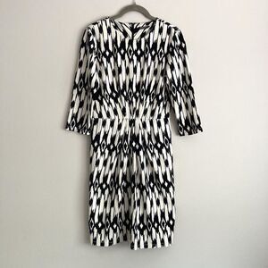J McLaughlin Catalina Cloth Black Ivory Ikat Sheath Dress Size Small 3/4 Sleeves